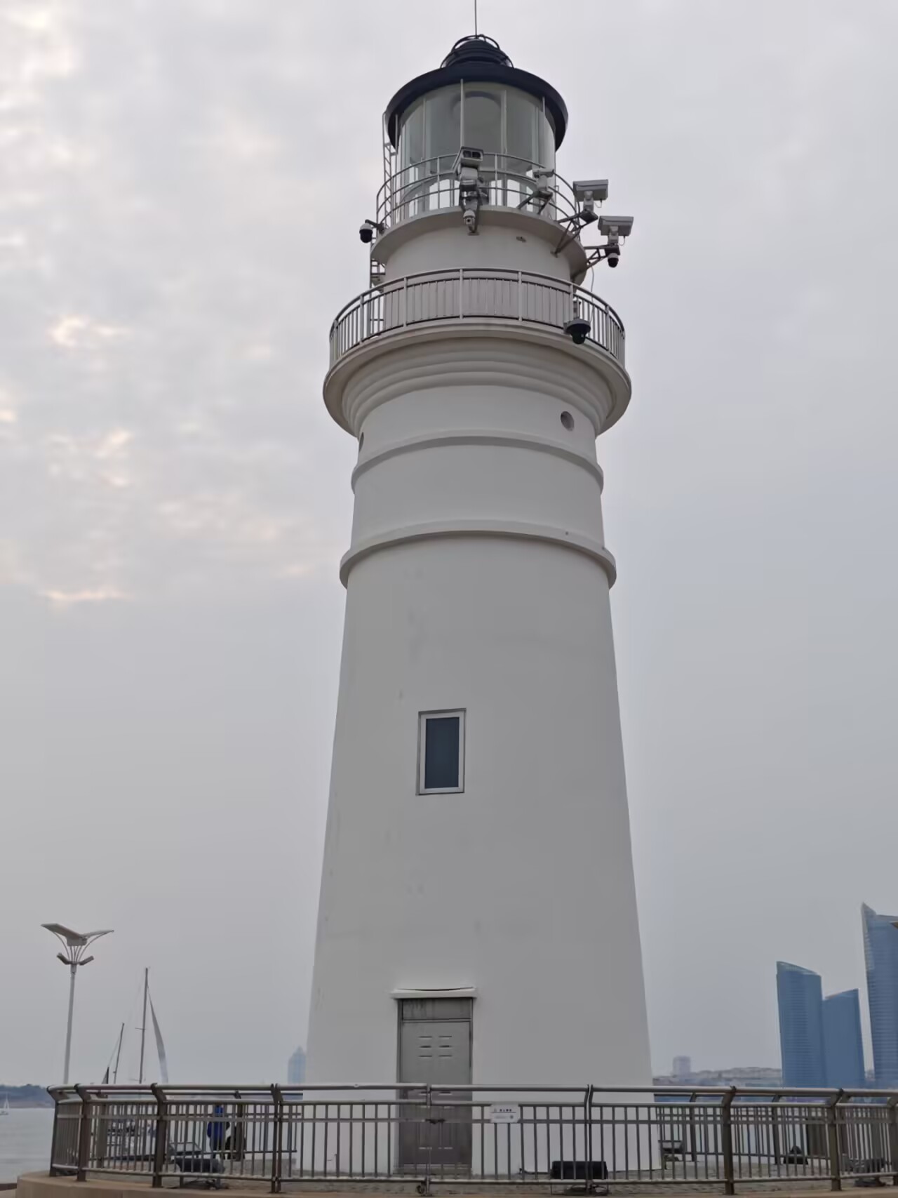 如果有黄昏时有个少女坐在上面就好了